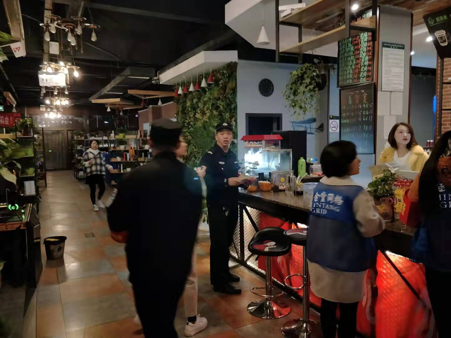 进商业区走访
